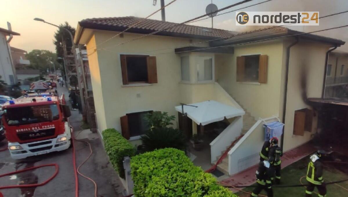 Pordenone. Due esplosioni in casa seguite da un incendio - 