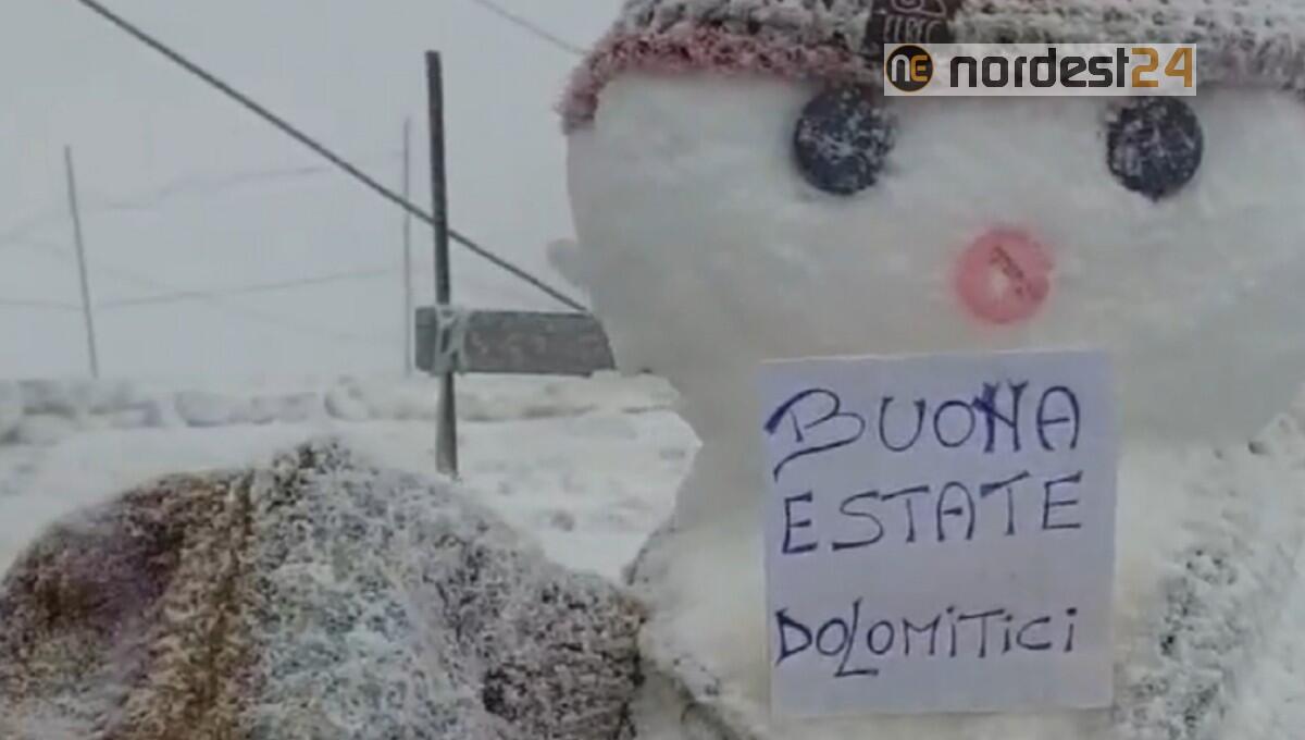 Maltempo, tormenta di neve e freddo a Punta Penia - VIDEO - 