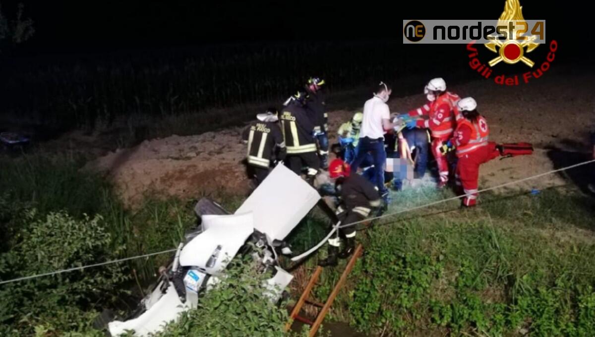 Finisce con l'auto nel fossato: estratto e salvato un 35enne - 