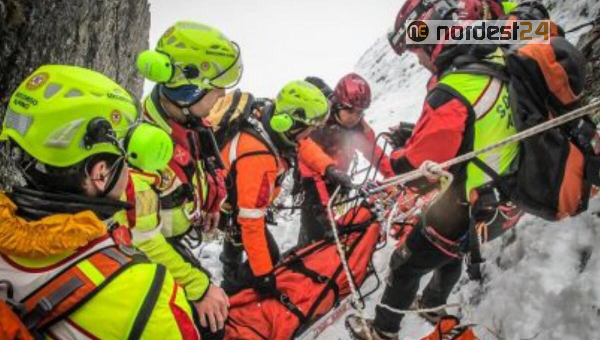 Scivola sulla neve lungo la ferrata e si ferisce: soccorso  57enne - 