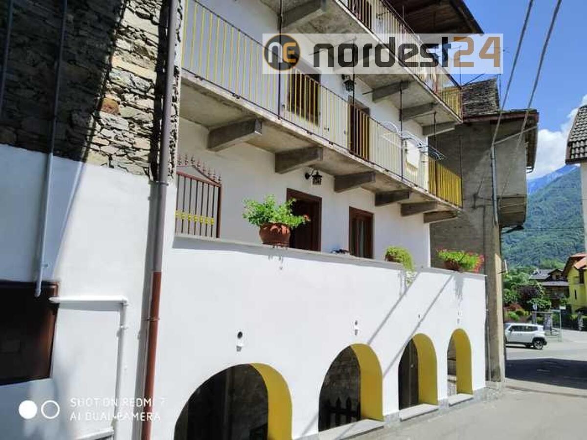 Lite in famiglia, donna uccide figlio - 