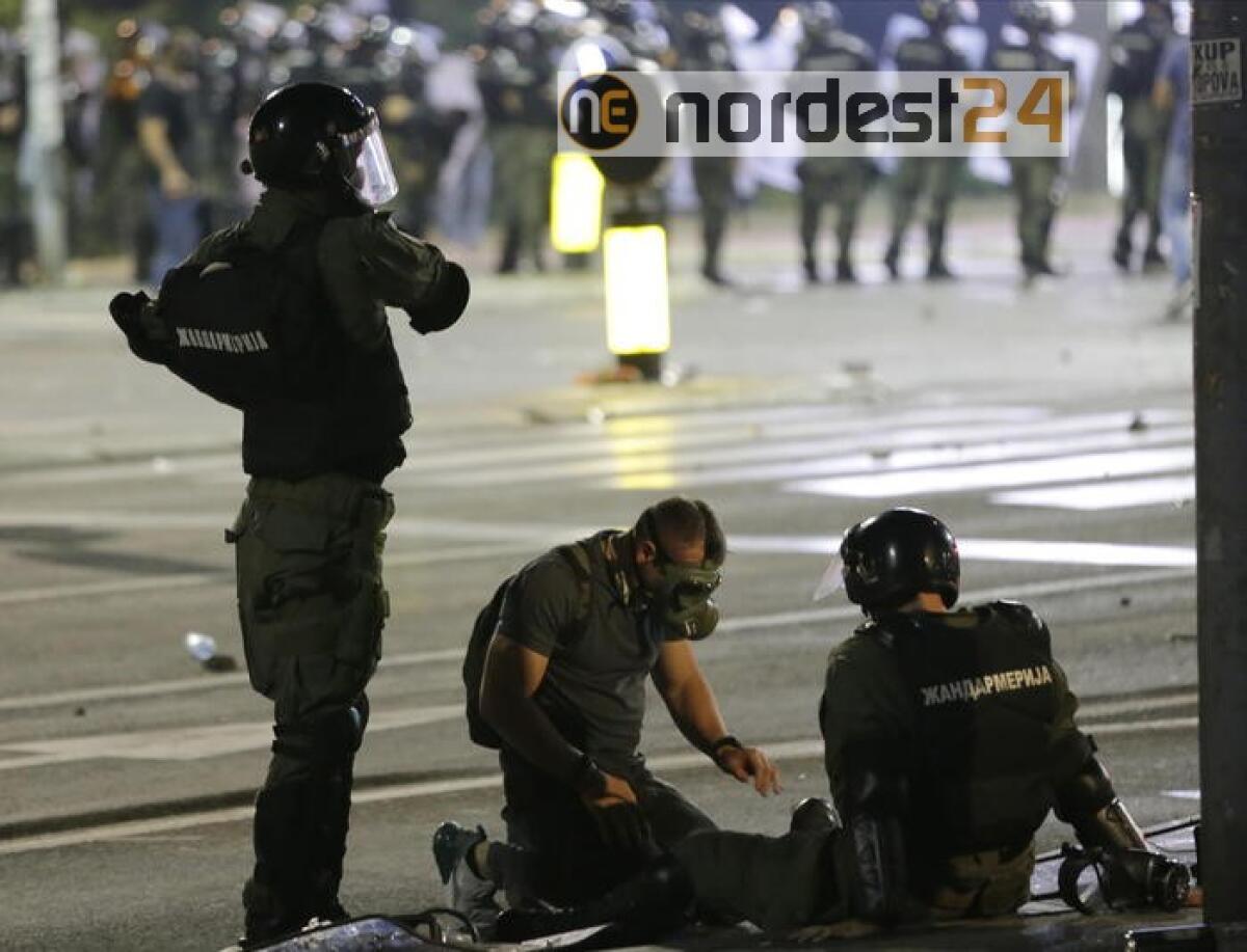 Serbia: scontri Belgrado, 14 agenti feriti e 71 arresti - 