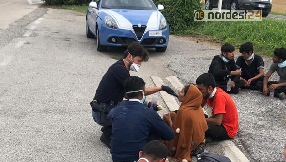 Migranti a Udine, la denuncia del SAP: poliziotti a rischio, gestione inefficace - 