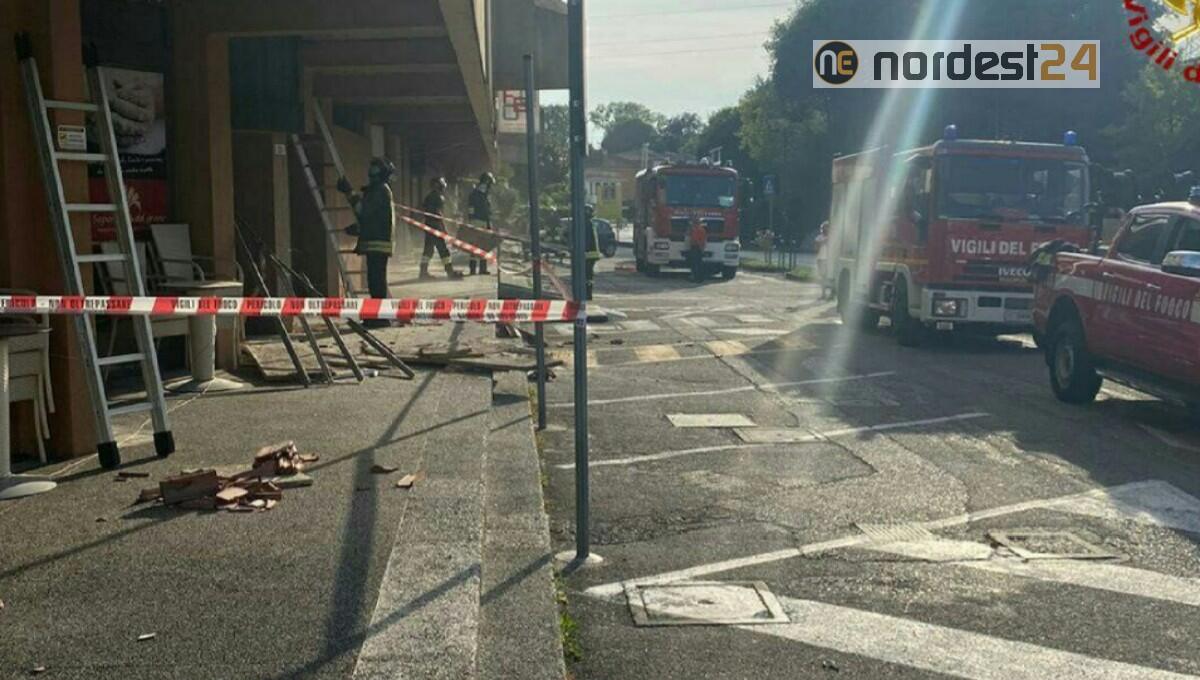 Pordenone. Crolla il controsoffitto in un condominio Ater: nessun ferito - 