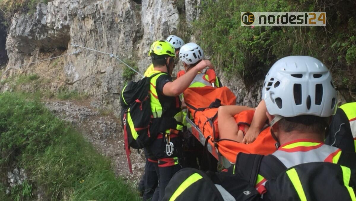 Scarica di sassi  a 2.200 metri: feriti due ragazzi, elitrasportati - 
