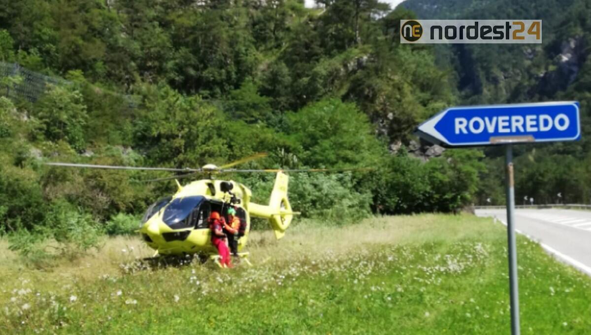 Cade e si infortuna nel torrente Simon: soccorsa una 46enne - 