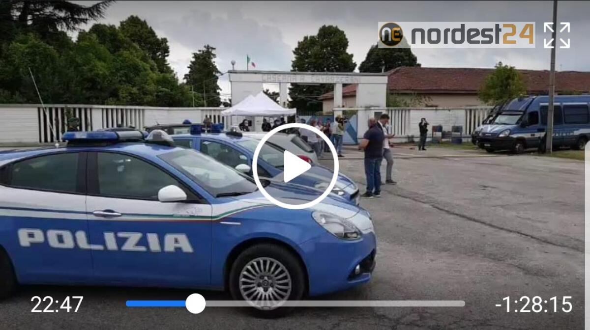 Udine. Rivolta dei migranti alla Cavarzerani: la diretta - 