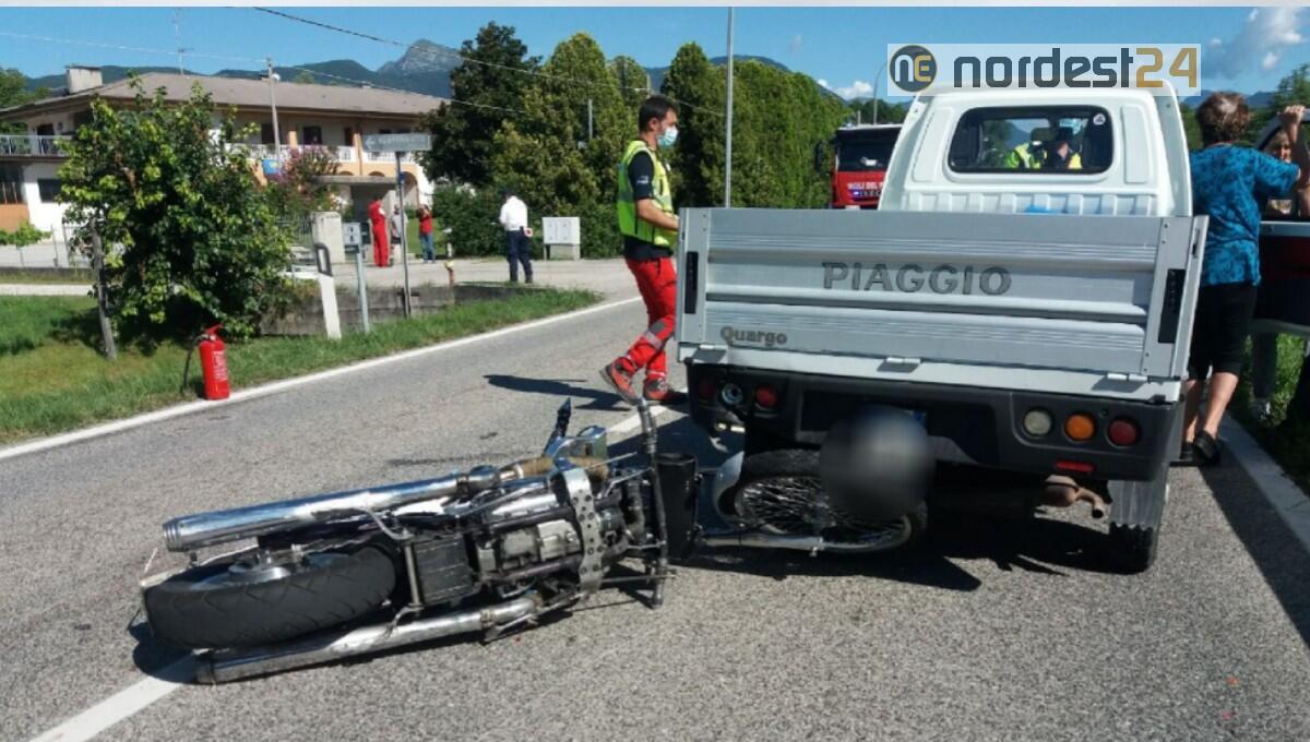 Incidente a Majano: scontro tra Ape e moto, morto centauro - 