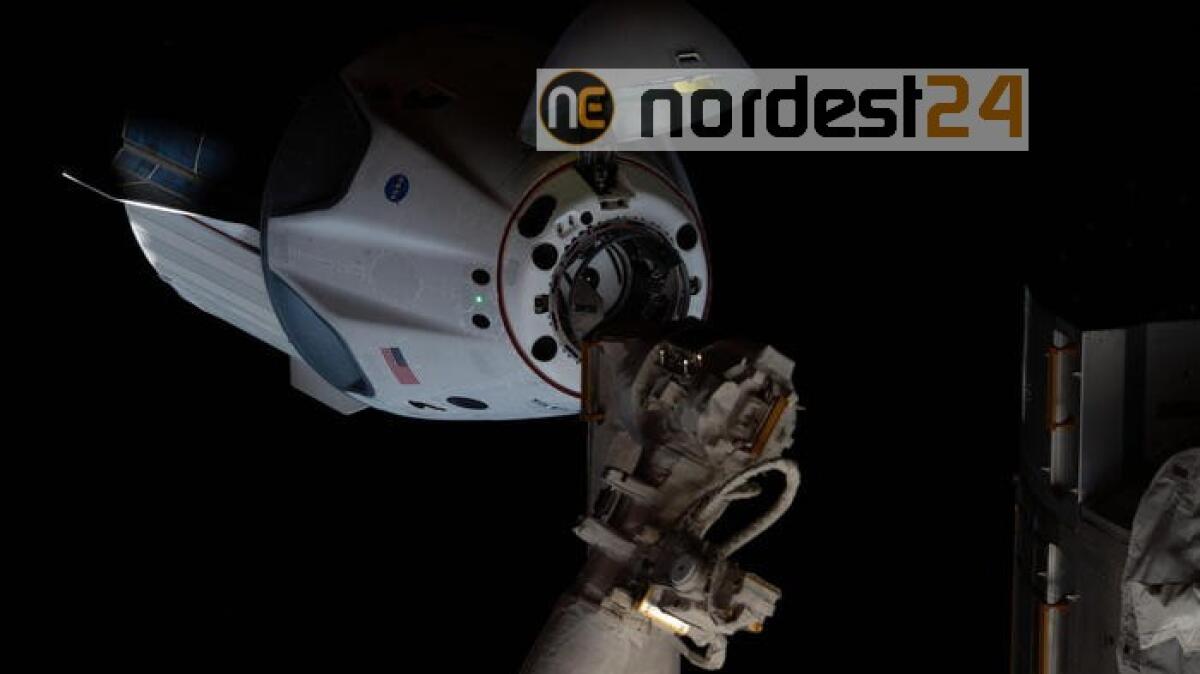 Crew Dragon si sgancia da Iss, ritorno - 