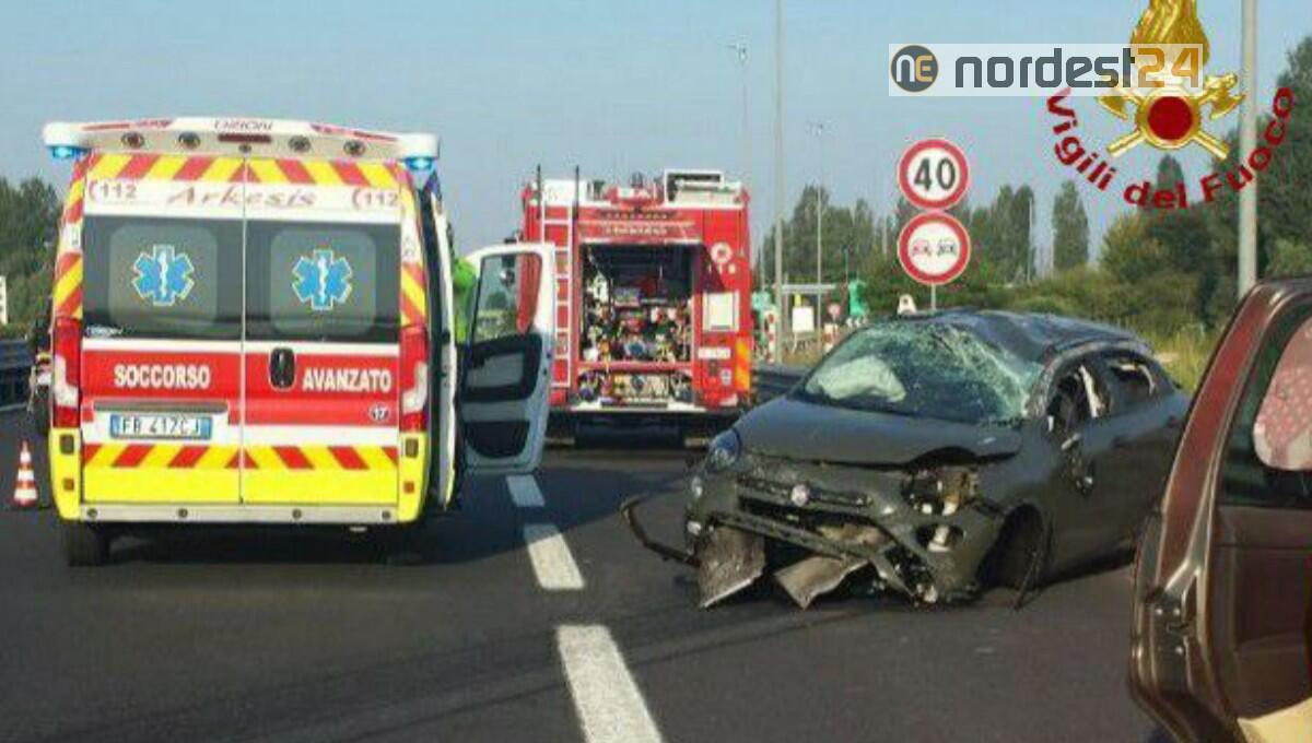 Incidente in A28 tra Fontanafredda e Sacile: scontro tra 3 auto - 
