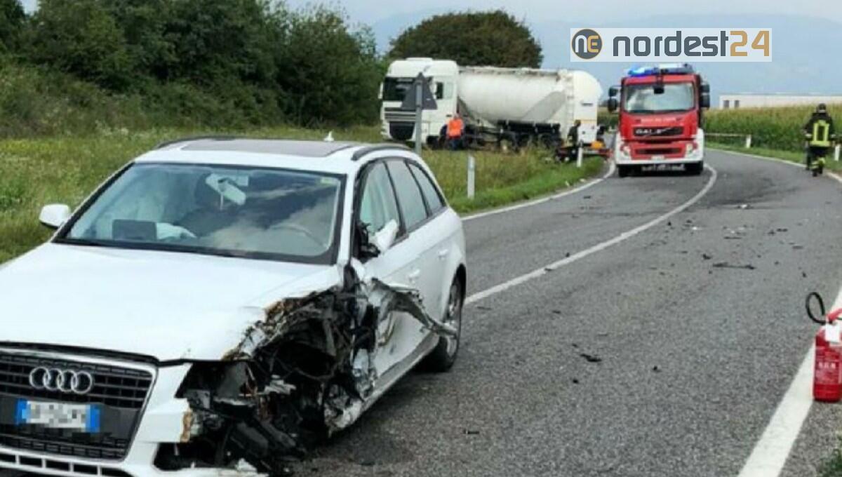 Incidente a Maniago: scontro tra auto e camion, strada chiusa per 3 ore - 