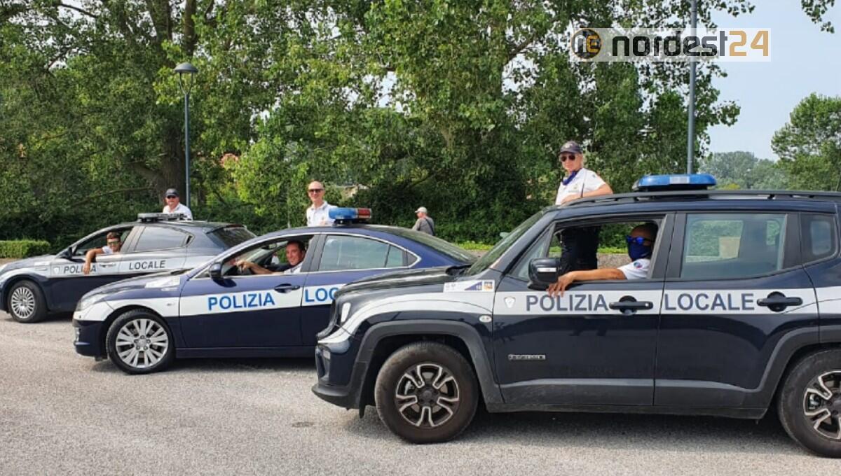 Bibione. Maxi operazione della Polizia locale contro il commercio abusivo - 