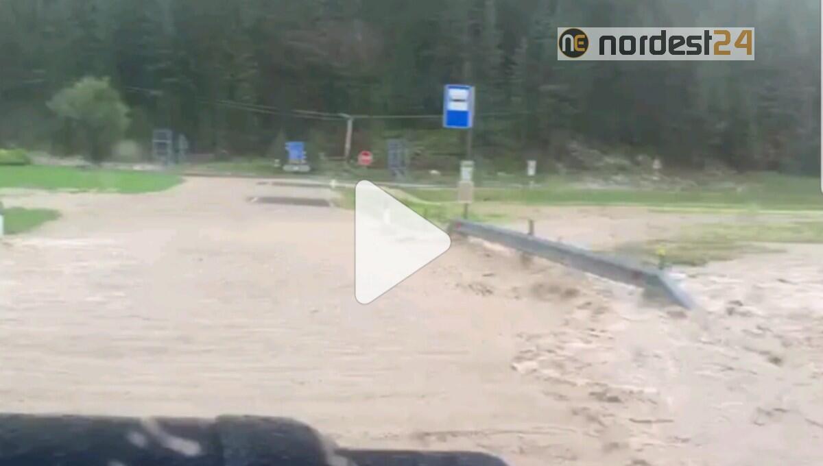 Maltempo, chiusa la SP 49 di Misurina causa inondazione del lago di Landro - 