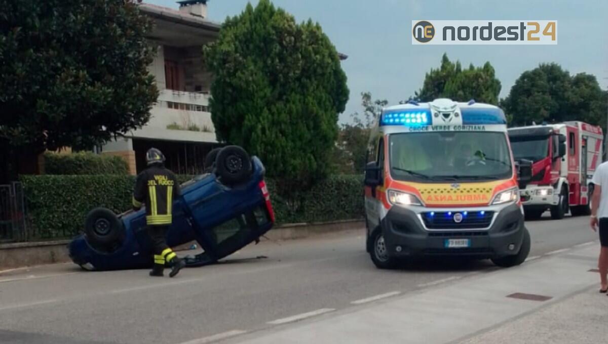 Incidente a Corno di Rosazzo: scontro tra 2 auto, una si ribalta - 