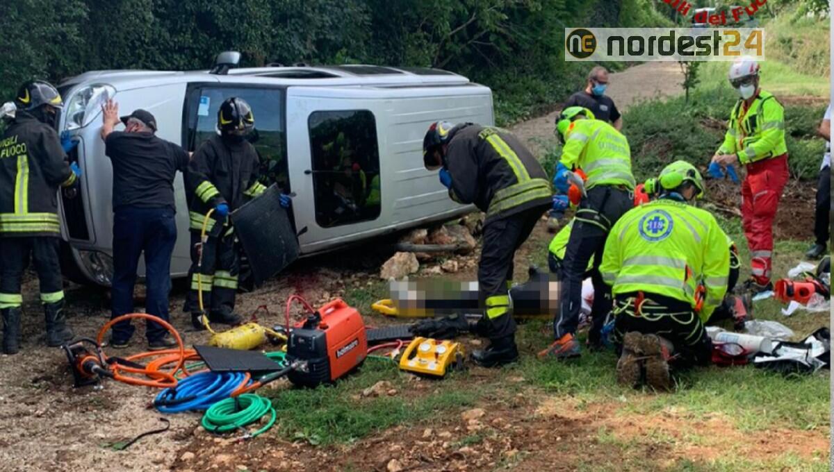 Fiat Scudo si ribalta su un fianco: grave una donna 55enne - 