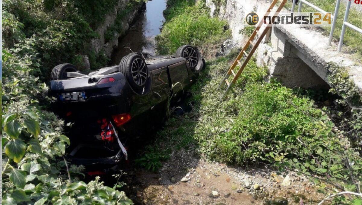 Con l'auto finisce rovesciato in un canale di scolo: deceduto - 