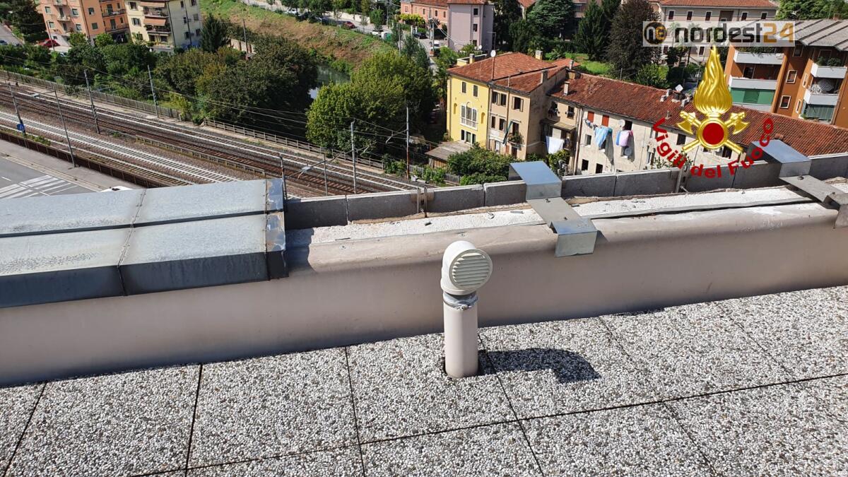 Maltempo, lamiere pericolanti nel tribunale: intervento dei pompieri - 