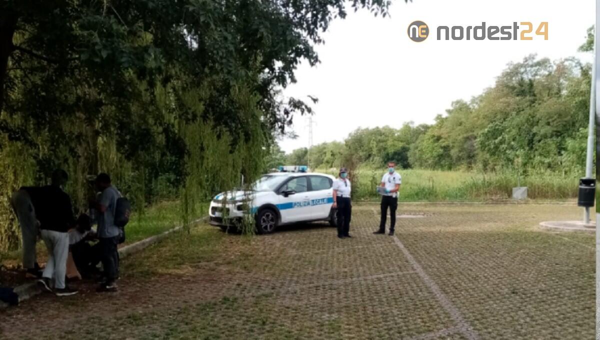 Campoformido. Rintracciati 10 migranti indiani, 5 riescono a fuggire - 
