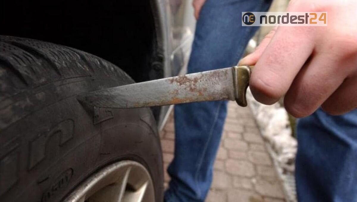 Trieste. Beccato mentre taglia le gomme delle auto in sosta - 