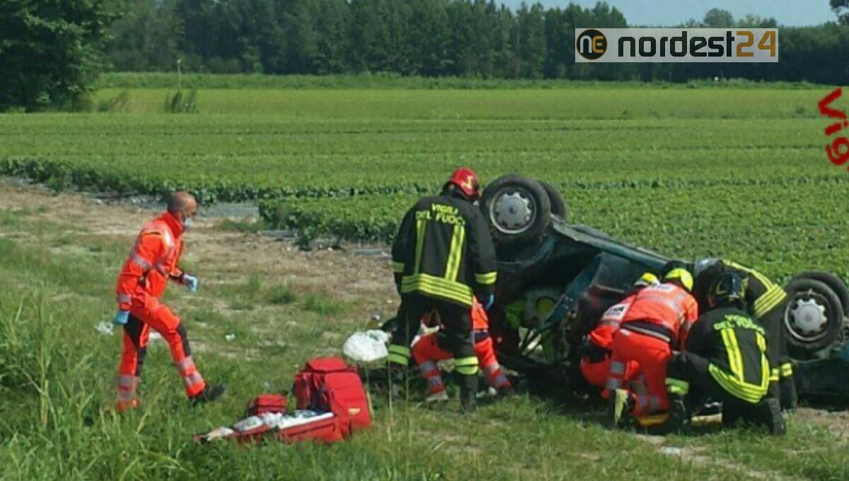 Incidente a Cordenons: esce di strada e si rovescia, un ferito - 