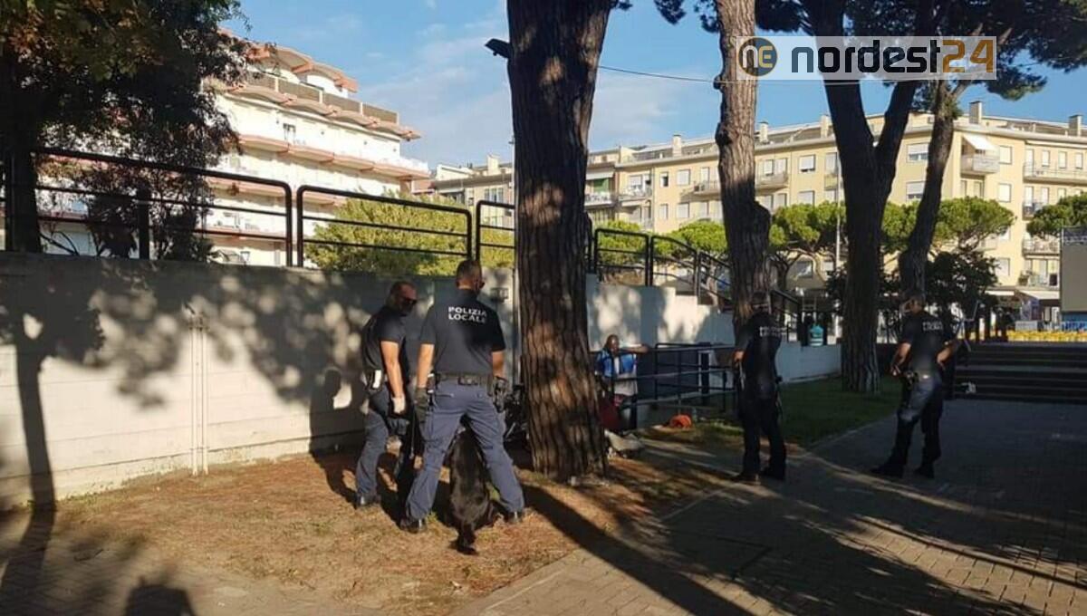 Jesolo. Controlli della polizia locale su soggetti stranieri, perquisizioni e sgombero - 