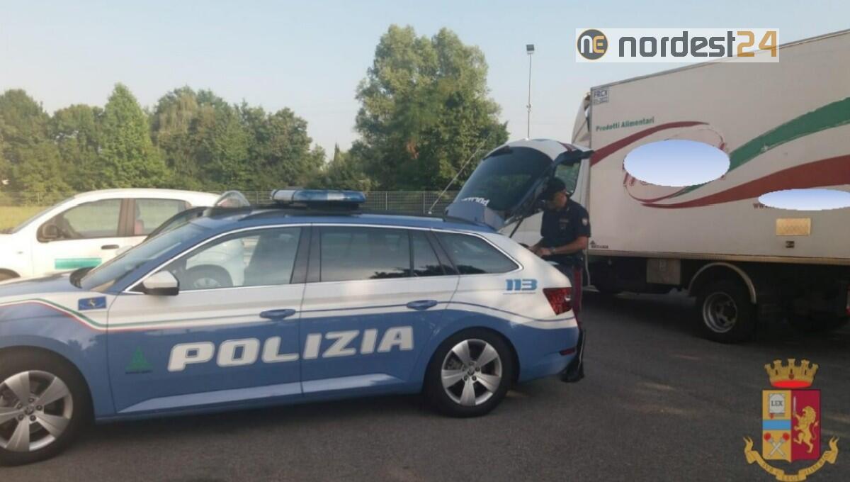 Porcia. Fermato in A28: sequestrati 187 kg di alimenti avariati - 