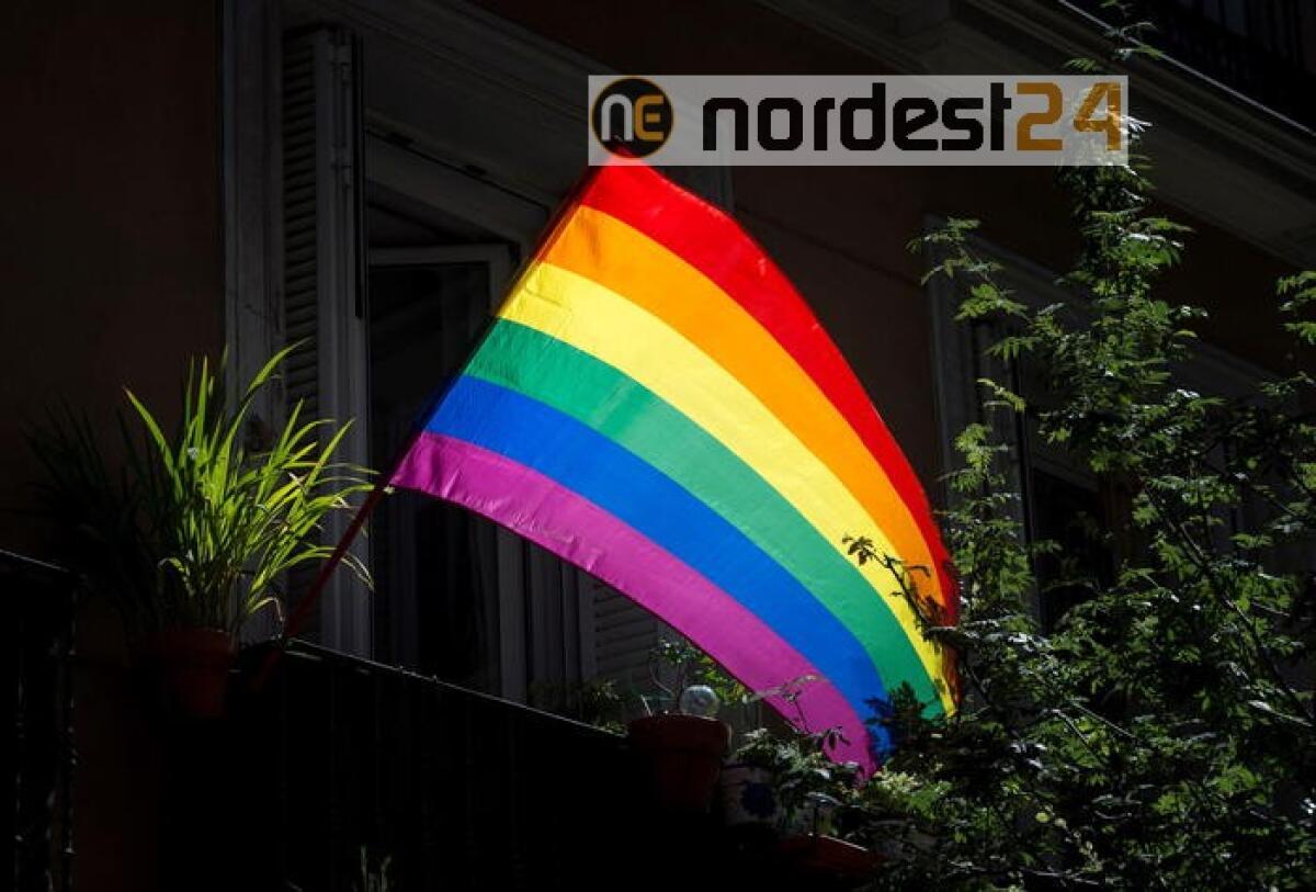 "Gay a causa dei vaccini", bufera su ex consigliere M5S - 