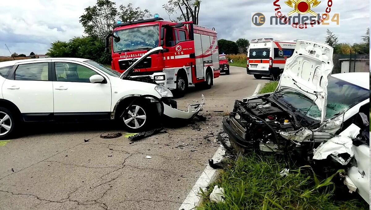Violento scontro tra due automobili: tre persone ferite - 