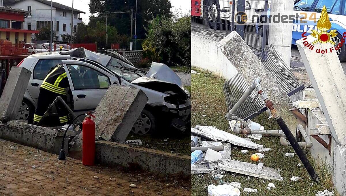 Esce di strada, piomba in un giardino e distrugge il contatore del gas - 