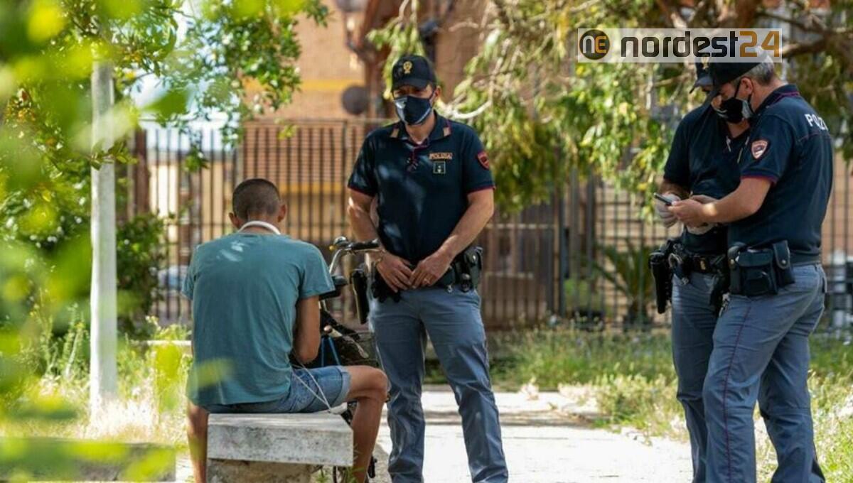 Bloccato un furgone con 18 migranti dopo inseguimento da Slovenia - 