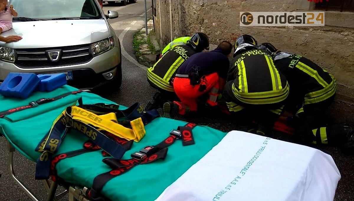 Incidente a Maniago, scontro auto-scooter:  ferita la postina - 