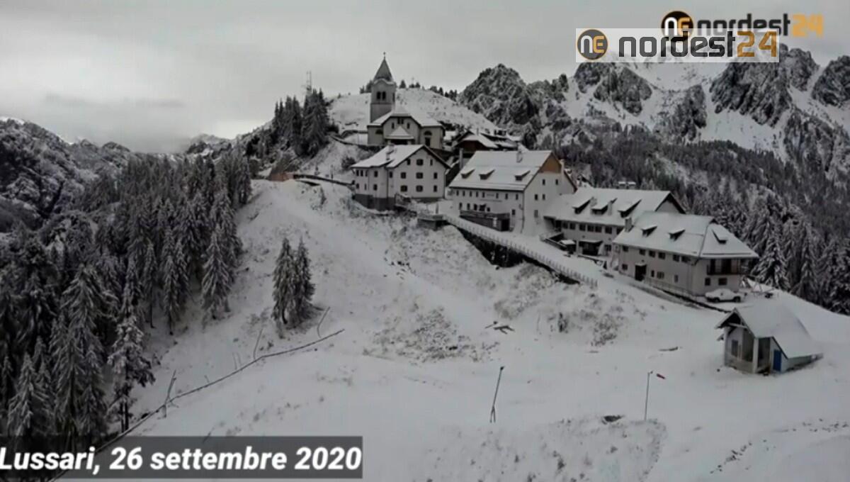 La prima nevicata sul Monte Lussari è spettacolare - 