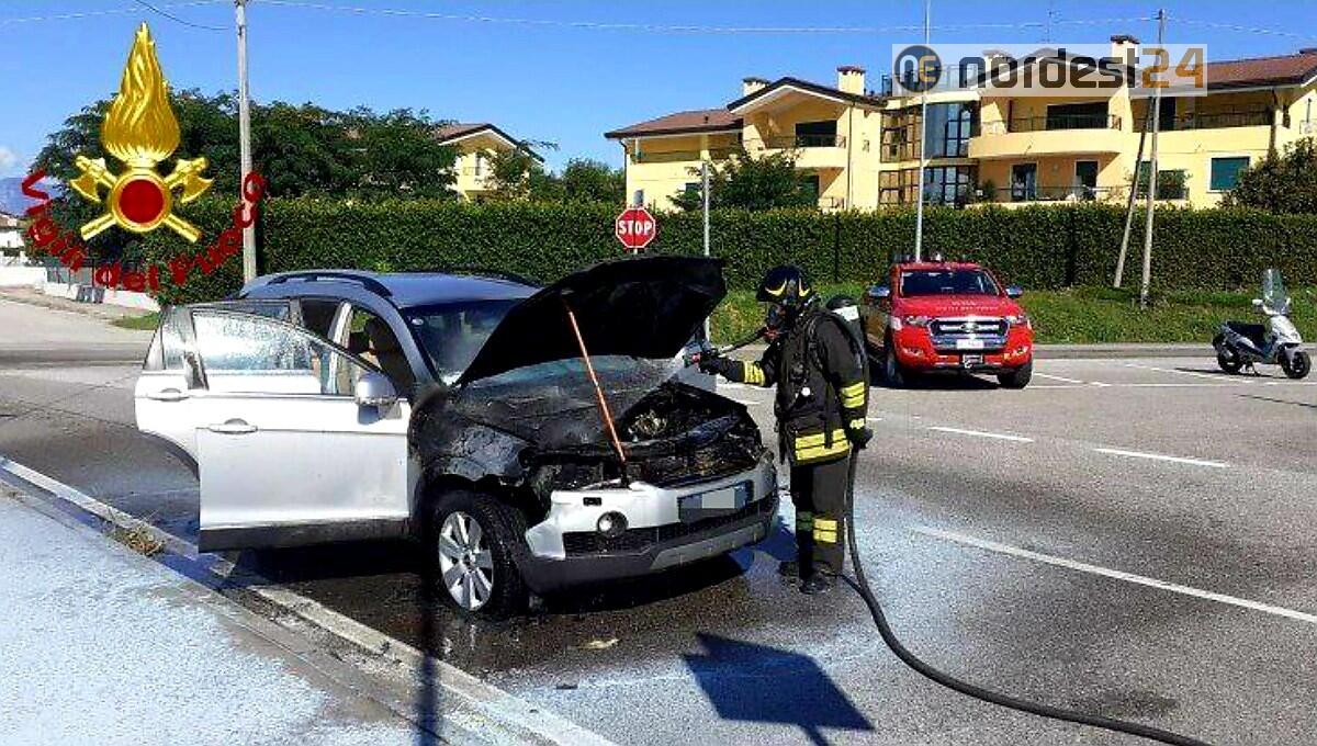 Incendio di un'auto a Spilimbergo: nessun ferito - 