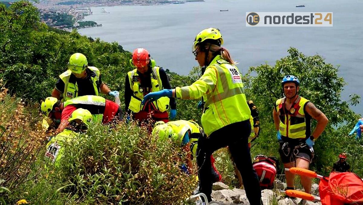 Si perde lungo la costiera triestina: soccorso un uomo, disidratato e stanco - 