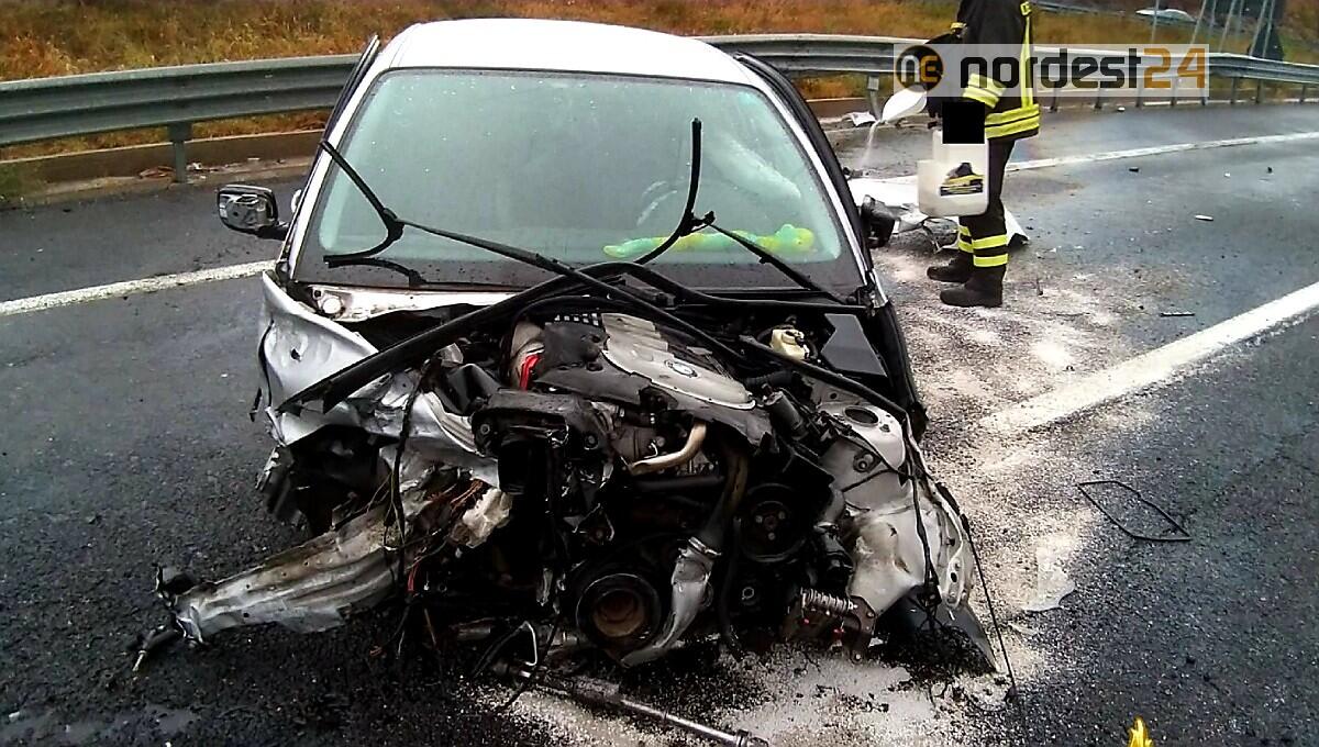 Trieste, incidente fuori dalla Galleria Carso: scontro tra 4 auto - 