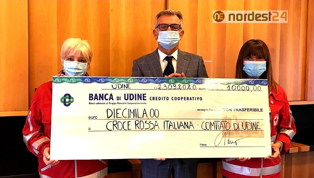 Due nuovi mezzi di trasporto per la Croce Rossa grazie alla Banca di Udine - 