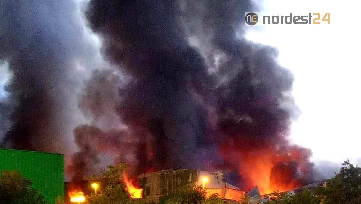 Incendio Snua ad Aviano: l'aria è inquinata, valori 4 volte superiori - 