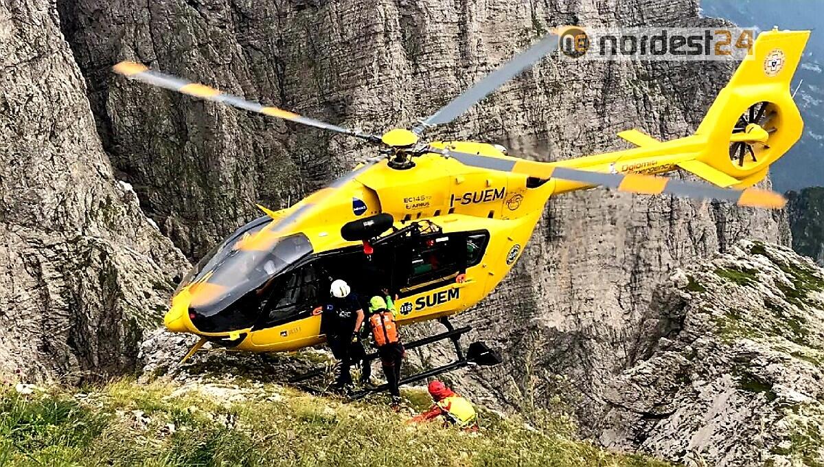 Frana una roccia  e precipita per 35 metri: grave alpinista 23enne - 