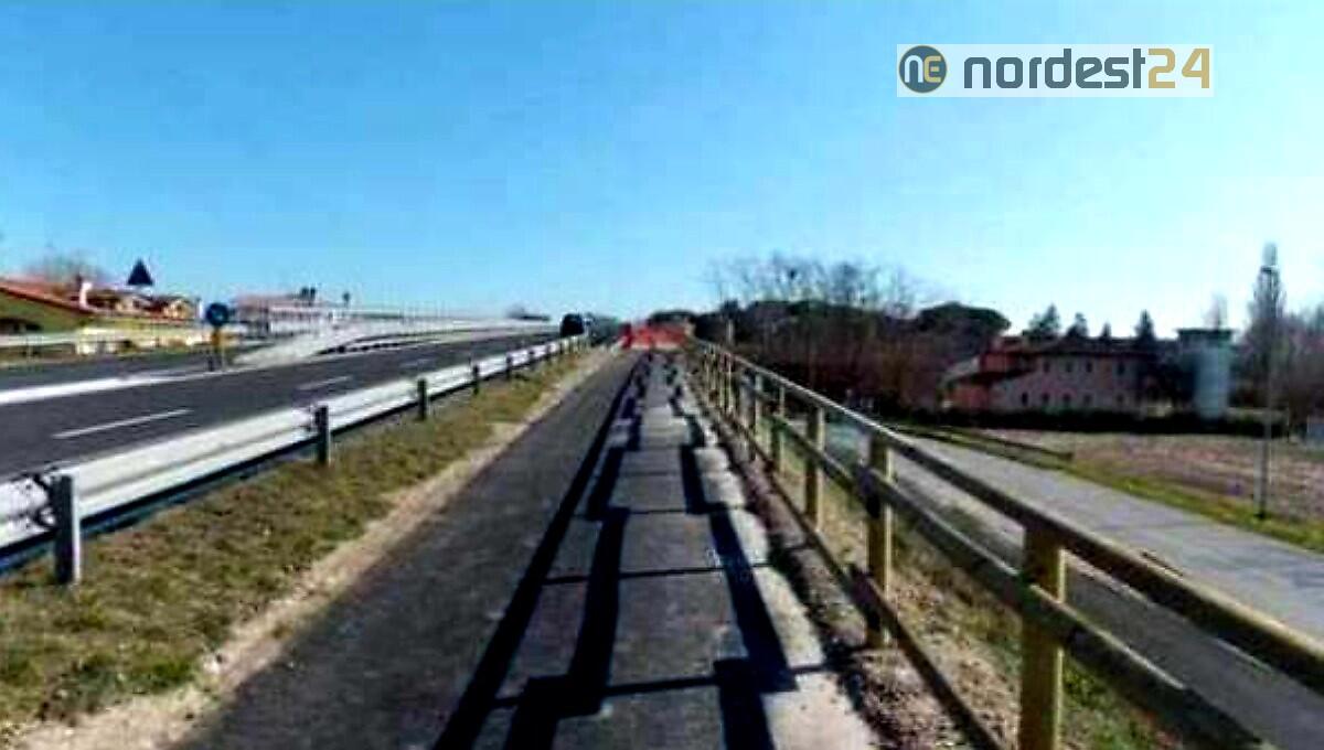 Chiuso il tratto ciclo-pedonale sul ponte di Bevazzana: scattano le proteste - 
