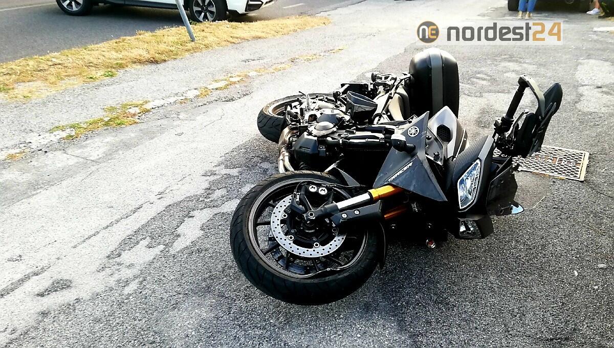 Incidente a Sistiana: scontro tra auto e moto, un ferito - 