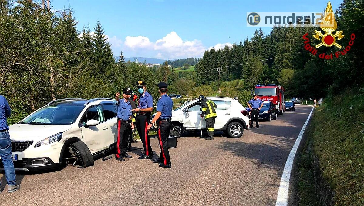 Scontro tra 3 auto: una persona ferita, traffico in tilt - 