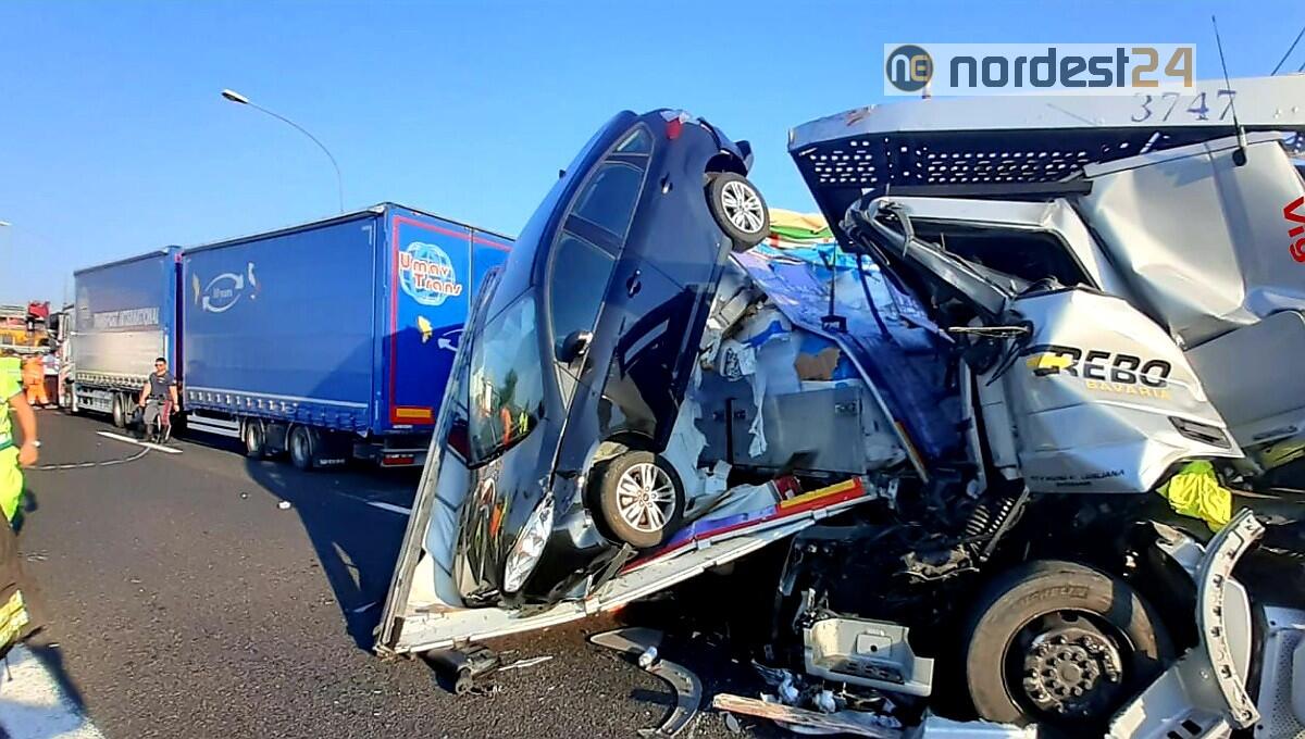 San Stino, tamponamento tra Tir in A4: 2 feriti, traffico bloccato - 