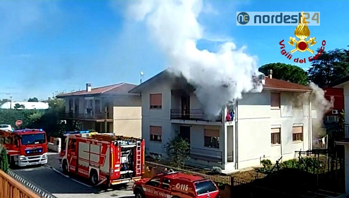 Incendio in abitazione al primo piano: intossicate madre e figlia - 
