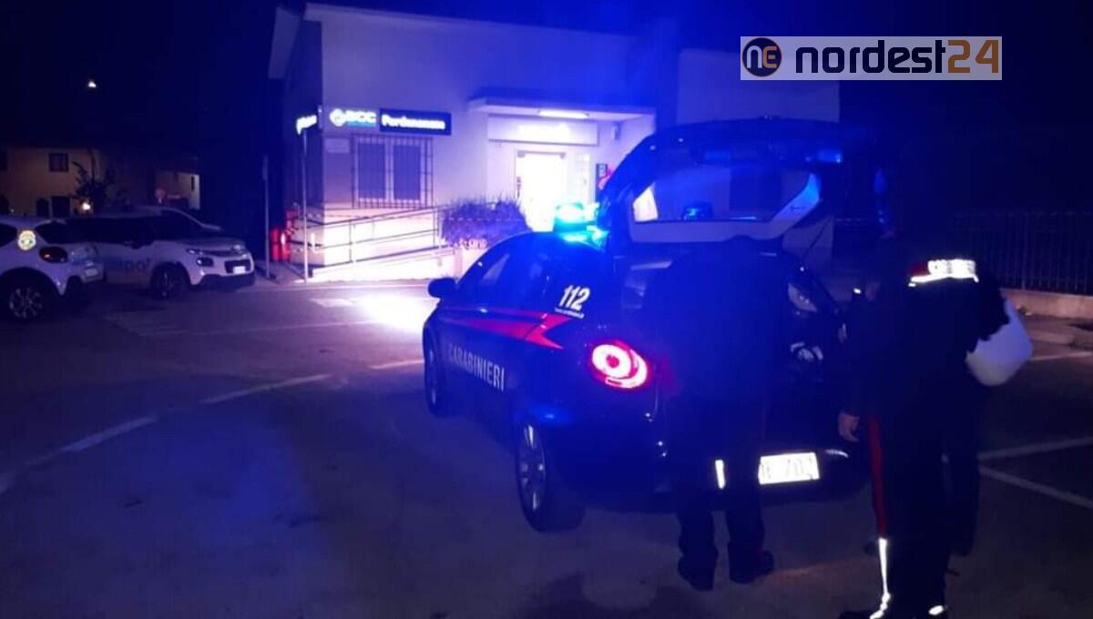 Esplosioni nella notte: assalto ai Bancomat ad Aviano e Capriva - 