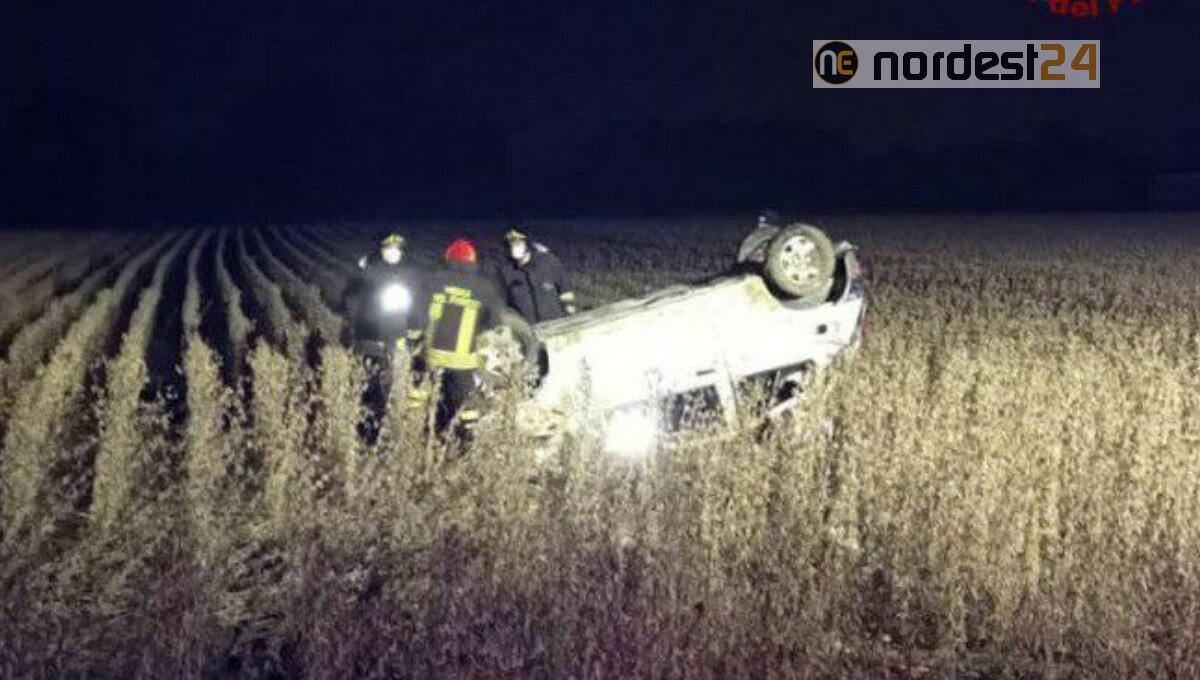 Incidente a Fiume Veneto: auto finisce nel campo ruote all'aria - 