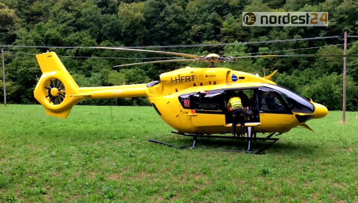 Cade in mountain bike e si ferisce: recuperato con verricello di 15 metri - 