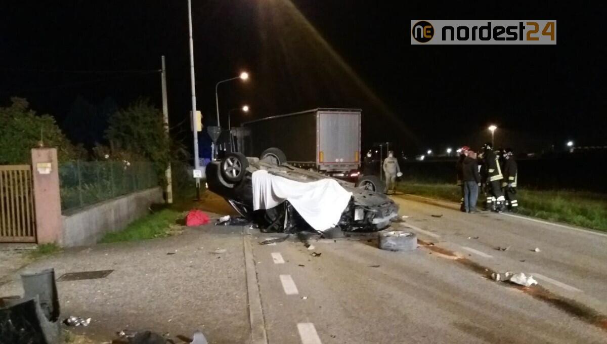 Incidente a Rivoli di Osoppo, scontro tra auto e Tir: un morto - 