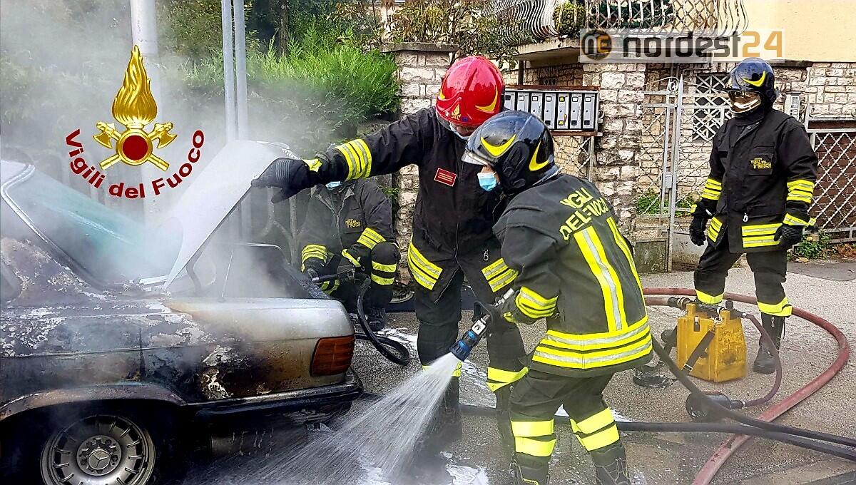 Perdita di gas GPL: incendio di una berlina Mercedes SLC 280 - 
