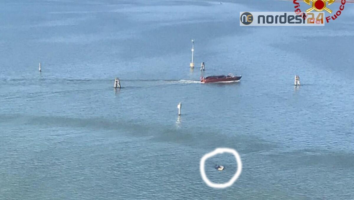 Incidente nautico in laguna a Venezia: un ferito, imbarcazione affondata - 