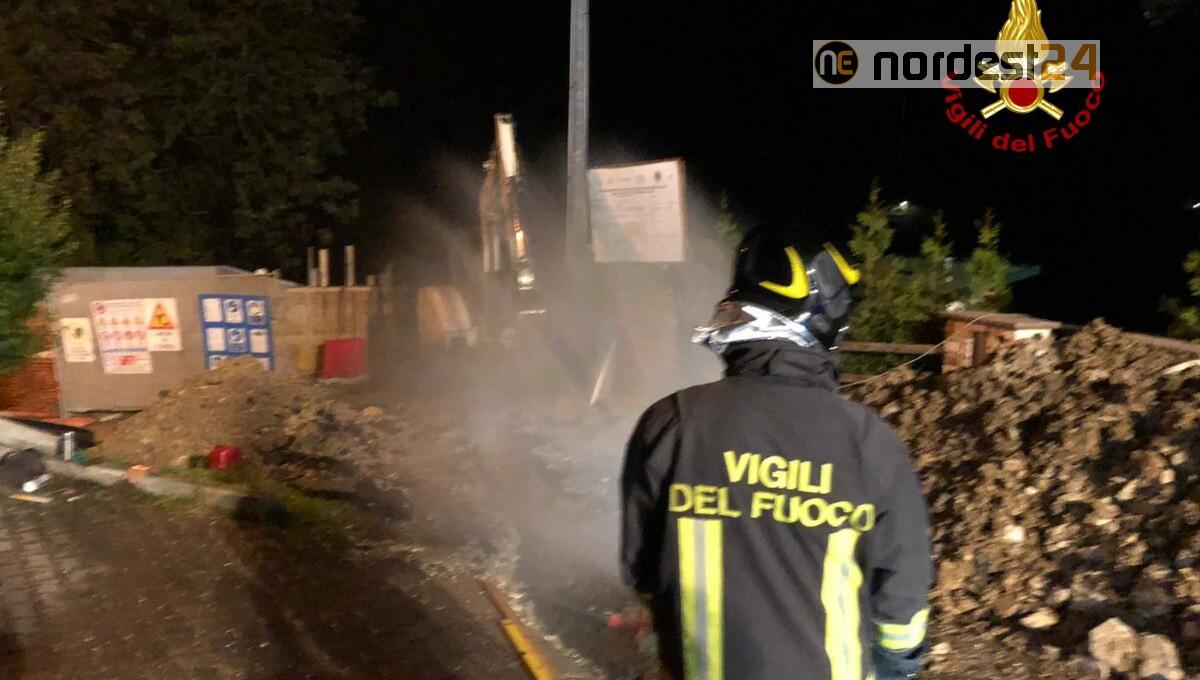 Si rompe il tubo del gas metano durante gli scavi: intervento in corso - 